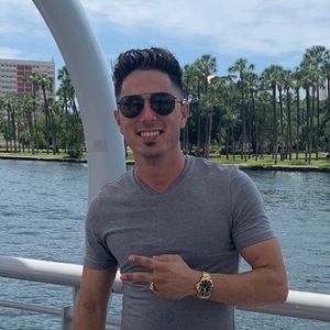 Meet your Posher, Luis alberto